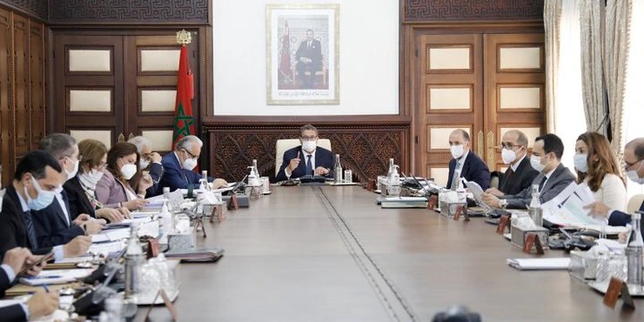 6 الى 8 وزراء مهددين بفقدان مناصبهم الوزارية بحكومة اخنوش لهدا السبب