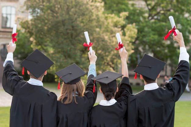 فضيحة.. مِئات الطّلبة المغاربة يشْترون بُحوث نِهاية الدراسة الجامعية بسِلْك الإجازة