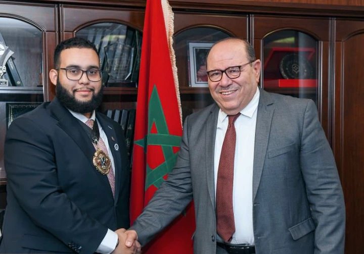 مجلس الجالية المغربية بالخارج يحتفي بأصغر عمدة مغربي في لندن