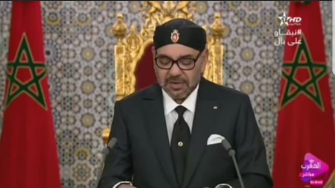 تخليدا للذكرى 23 لتربع جلالة الملك محمد السادس نصره الله وايده عرش أسلافه الميامين شهد مقر جماعة الحوزية مساء يوم السبت عيد العرش المجيد وحضر هذه المراسيم كل من الرجال السلطات المحلية رئيسة جماعة الجوزية هاجر الصافي وممنتخبين إلى جانب شخصيات مدنية وسياسية في أجواء تتخللها روح المواطنة