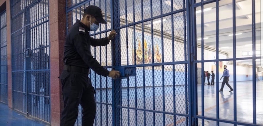 القضاء يدين منتحل صفة “والي” بمراكش