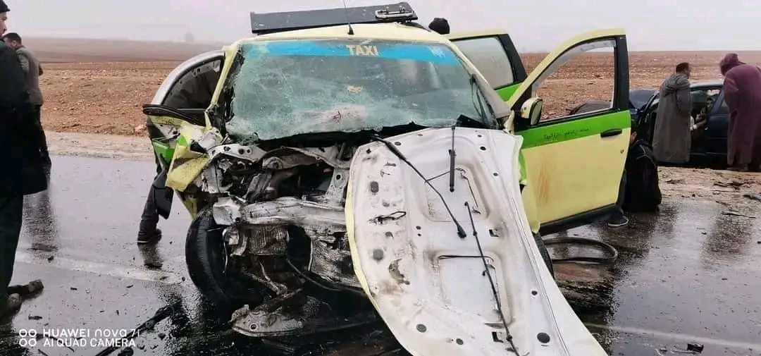 حادثة سير مميتة صباح هذا اليوم بالطريق الرابطة بين جماعة كيسر و مدينة سطات و بالضبط بدوار اولاد الهواري جماعة اولاد الصغير بين سيارة أجرة قادمة من جماعة دار الشافعي و سيارة أخرى كانت في الإتجاه المعاكس و أدى هذا الحادث إلى وفاة شخصين ينتميان إلى الجماعة الترابية اولاد فريحة بني مسكين إنا لله وإنا إليه راجعون اللهم اغفر لهم وارحمهم. يوسف حاسن