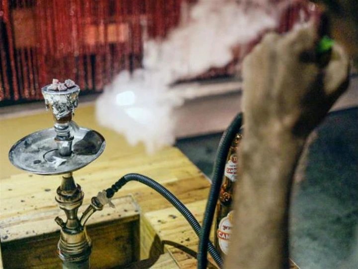 أجواء مشحونة في جماعة سلا بسبب “مقاهي الشيشة” و”الكلاب الضالة”