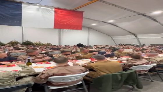 ماكرون يشارك 350 جنديا فرنسيا وجبة العشاء في الأردن