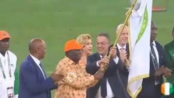لقجع يستلم علم كأس أمم إفريقيا من رئيس الكوت ديفوار استعدادا لتنظيم دورة 2025