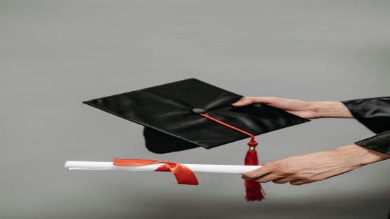 🟤🟠 عقدة التفاخر ب ” الدكتوراه” .. كيف تحول التباهي بالألقاب في جامعاتنا إلى ظاهرة مرضية..