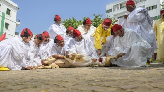 أمير المؤمنين الملك محمد السادس يؤدي صلاة عيد الأضحى المبارك بمسجد الحسن الثاني بمدينة تطوان