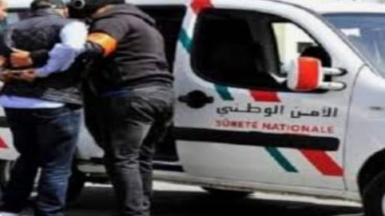 معلومات دقيقة وفرتها المديرية العامة لمراقبة التراب الوطني بالقنيطرة تمكنت عناصر الشرطة القضائية بولاية أمن هذه المدينة مساء هذا اليوم من توقيف شخص يبلغ من العمر حوالي 42 سنة من ذوي السوابق