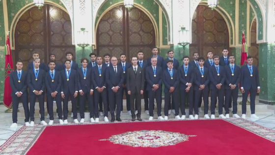 بتعليمات سامية من جلالة الملك، صاحب السمو الملكي ولي العهد الأمير مولاي الحسن يترأس حفلا أقامه جلالته على شرف أعضاء المنتخب الوطني للشباب
