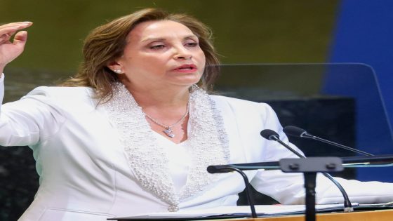 البرلمان البيروفي يعزل رئيسة البلاد دينا بولوارتي
