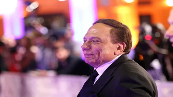 توثيق مسيرة عادل إمام.. مشروع جديد لتسجيل مذكرات “الزعيم” عبر الفيديو